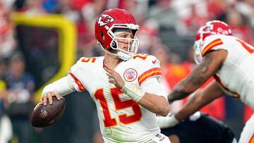 LAS VEGAS, NEVADA - JANUARY 07: Patrick Mahomes #15 of the Kansas City Chiefs throws a pass against the Las Vegas Raiders during the second half of the game at Allegiant Stadium on January 07, 2023 in Las Vegas, Nevada.   Jeff Bottari/Getty Images/AFP (Photo by Jeff Bottari / GETTY IMAGES NORTH AMERICA / Getty Images via AFP)