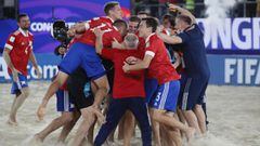 Los jugadores de Rusia celebran su tercer mundial de F&uacute;tbol Playa tras vencer a Jap&oacute;n por 5-2.