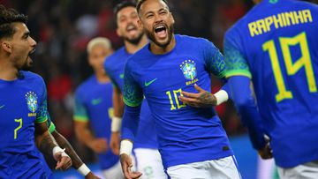 Brazil's forward Neymar (C) celebrates scoring his team's third goal during the friendly football match between Brazil and Tunisia at the Parc des Princes in Paris on September 27, 2022. (Photo by Anne-Christine POUJOULAT / AFP)