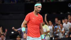 Rafael Nadal reacciona son abatiumiento durante su partido contra Jordan Thompson en el Brisbane International.