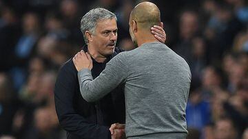 Manchester United&#039;s Portuguese manager Jose Mourinho (L) shakes hands Manchester City&#039;s Spanish manager Pep Guardiola following the English Premier League football match between Manchester City and Manchester United at the Etihad Stadium in Manc