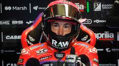 Le Mans (France), 12/05/2023.- Spanish rider Aleix Espargaro of Aprilia Racing team looks on during the second Free Practice session (FP2) of the French MotoGP Motorcycling Grand Prix race in Le Mans, France, 12 May 2023. (Motociclismo, Ciclismo, Francia) EFE/EPA/YOAN VALAT
