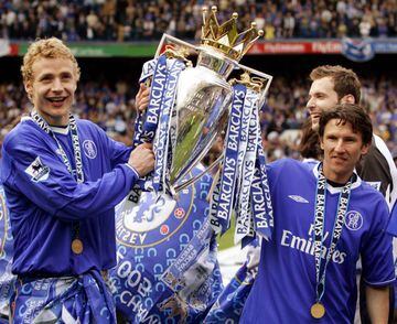 Jiri Jarosik (izquierda) y Alexei Smertin (derecha) celebrando la Premier League ganada por el Chelsea en 2005.