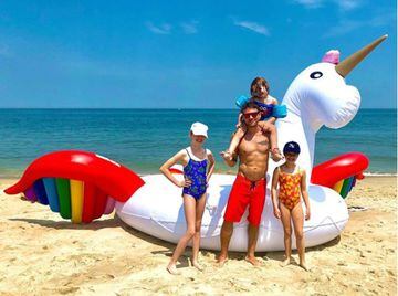 Ryan Phillippe en la playa con sus hijos 