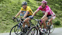 Lance Armstrong y Jan Ullrich ruedan durante una etapa del Tour de Francia 2005.