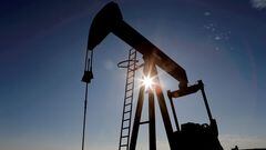 El petróleo cae. ¿Cuánto cuesta y a cuánto se cotiza un barril de crudo Brent y West Texas Intermediate (WTI) hoy, 27 de noviembre? Así los precios.