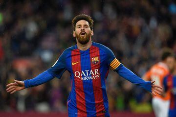 Barcelona's Argentinian forward Lionel Messi clebrates after scoring a goal during the Spanish league football match FC Barcelona vs CA Osasuna at the Camp Nou stadium in Barcelona on April 26, 2017