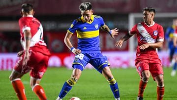 BUENOS AIRES, ARGENTINA - JULY 19: Luis Vazquez of Boca Juniors drives the ball during a match between Argentinos Juniors and Boca Juniors as part of Liga Profesional 2022 at Diego Maradona Stadium on July 19, 2022 in Buenos Aires, Argentina. (Photo by Marcelo Endelli/Getty Images)