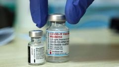&iquest;Se pueden mezclar diversas marcas de vacunas contra el coronavirus para una dosis de refuerzo? Esto es lo que opina la FDA y los CDC al respecto.