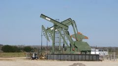 El petróleo baja. ¿Cuánto cuesta y a cuánto se cotiza un barril de crudo Brent y West Texas Intermediate (WTI) hoy, 6 de diciembre? Así los precios.