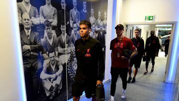 LEICESTER, ENGLAND - JULY 30: (THE SUN OUT, THE SUN ON SUNDAY OUT) Luis Diaz of Liverpool arriving before the FA Community Shield match between Manchester City and Liverpool at The King Power Stadium on July 30, 2022 in Leicester, England. (Photo by Andrew Powell/Liverpool FC via Getty Images)