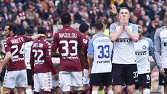 Los jugadores del Inter se lamentan tras caer ante el Torino. 