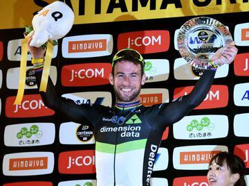 Mark Cavendish celebrates victory at the Tour de France Saitama Criterium.