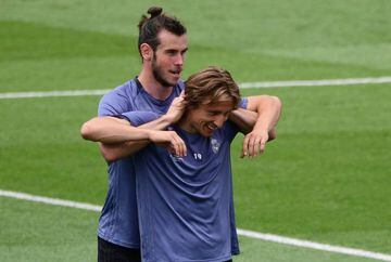 Now cough. Modric and Gareth Bale in training