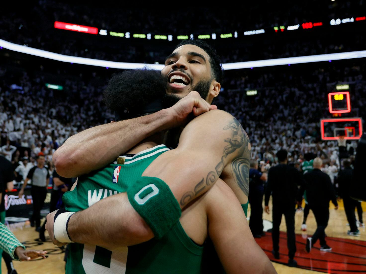 Instant analysis: Group effort, led by Jayson Tatum's 27 points