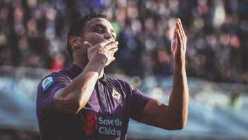 El delantero colombiano Luis Fernando Muriel celebrando uno de sus goles con Fiorentina ante Sampdoria por Serie A