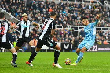 Joao Cancelo of Manchester City scores a goal 0-2 during the English championship Premier League football match between Newcastle United and Manchester City on December 19, 2021 at St James's Park in Newcastle, England - Photo Malcolm Mackenzie / ProSport