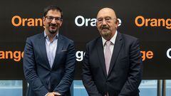 El director general del Negocio Residencial de Orange, Diego Martínez, y el presidente de la RFET Miguel Díaz.