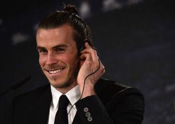 Real Madrid's Welsh forward Gareth Bale smiles during a press conference in the media room at the Santiago Bernabeu stadium in Madrid on October 31, 2016. 
