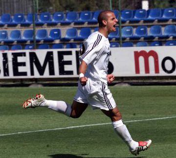 Pasó por las categorías inferiores del Real Madrid hasta que en la temporada 2002/03 ascendió al Castilla, donde empezó a despuntar como goleador, además de ascender a Segunda División con el equipo. Durante la temporada 2005/06 debutó con el Real Madrid 