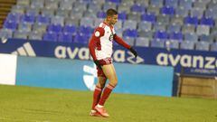Thiago Galhardo se retira lesionado durante el partido de la Copa del Rey entre el Ebro y el Celtaa jugado en La Romareda.