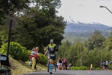El volcán Villarrica fue protagonista en la gran mayoría de las postales del Ironman de Pucón como es costumbre.