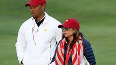 Tiger Woods recorre el green junto a Erica Herman en la Presidents Cup en el Liberty National Golf Club.