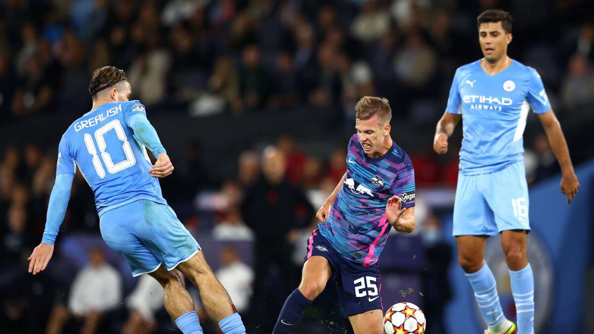 MANCHESTER, ENGLAND - SEPTEMBER 15: Dani Olmo of RB Leipzig and Jack Grealish of Manchester City battle for possession during the UEFA Champions League group A match between Manchester City and RB Leipzig at Etihad Stadium on September 15, 2021 in Manches