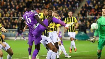 Davinson vuelve a la titular de Tottenham en derrota con Vitesse