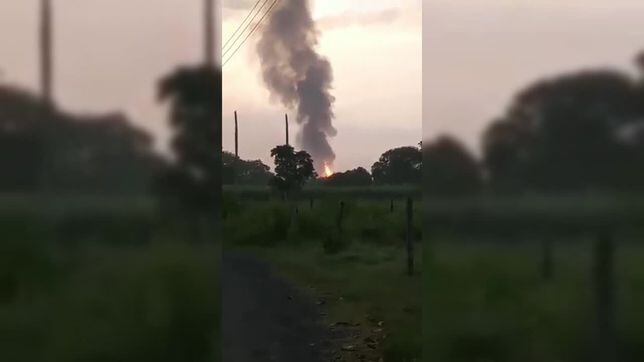 Se registra explosión en ducto de Pemex de Chacaltianguis, Veracruz