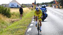 El ciclista belga Wout Van Aert rueda en solitario en busca de la victoria en la cuarta etapa del Tour de Francia 2022.