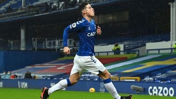 James celebra un gol con Everton
