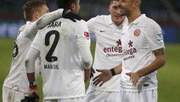 Gonzalo Jara y Nicol&aacute;s Castillo celebran el empate de Mainz.