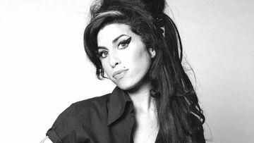 Subastan el vestido que Amy Winehouse lució en su último concierto