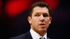 (FILES) In this file photo taken on April 5, 2019 head coach Luke Walton of the Los Angeles Lakers looks on during the first half of the game against the Los Angeles Clippers at Staples Center in Los Angeles, California. - Luke Walton was confirmed as the new head coach of the Sacramento Kings on April 15, 2019, marking a swift return to the NBA just days after parting company with the Los Angeles Lakers. Walton, whose departure from the Lakers was announced on Friday, was rapidly identified by Sacramento as their preferred successor to Dave Joerger, who was fired last Thursday. (Photo by Yong Teck Lim / GETTY IMAGES NORTH AMERICA / AFP)