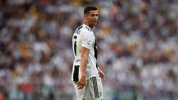 Juventus&#039; Portuguese forward Cristiano Ronaldo looks on during the Italian Serie A football match Juventus vs Lazio on August 25, 2018 at the Allianz Stadium in Turin. (Photo by Marco BERTORELLO / AFP)