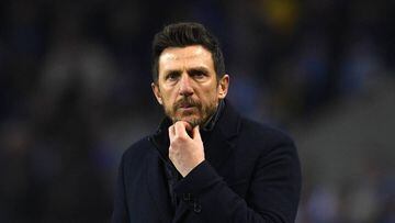 Eusebio Di Francesco, Manager of AS Roma during the UEFA Champions League Round of 16 Second Leg match between FC Porto and AS Roma at Estadio do Dragao on March 06, 2019 in Porto, Portugal. 