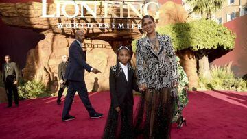 Beyoncé y su hija triunfan con estilismos parejos en el estreno de 'El Rey León'