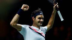 Roger Federer celebra su victoria ante Grigor Dimitrov en la final del torneo de Rotterdam.