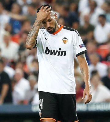 El exjugador del Valencia se encontraba disputando un encuentro contra el Villarreal cuando decidieron asaltar su casa.