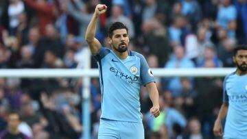 Manchester City&#039;s Spanish midfielder Nolito (L) celebrates after scoring during the English Premier League football match between Manchester City and Everton at the Etihad Stadium in Manchester, north west England, on October 15, 2016. / AFP PHOTO / 