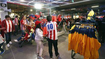Imagen del interior de la tienda oficial del Atl&eacute;tico de Madrid en el Wanda Metropolitano.