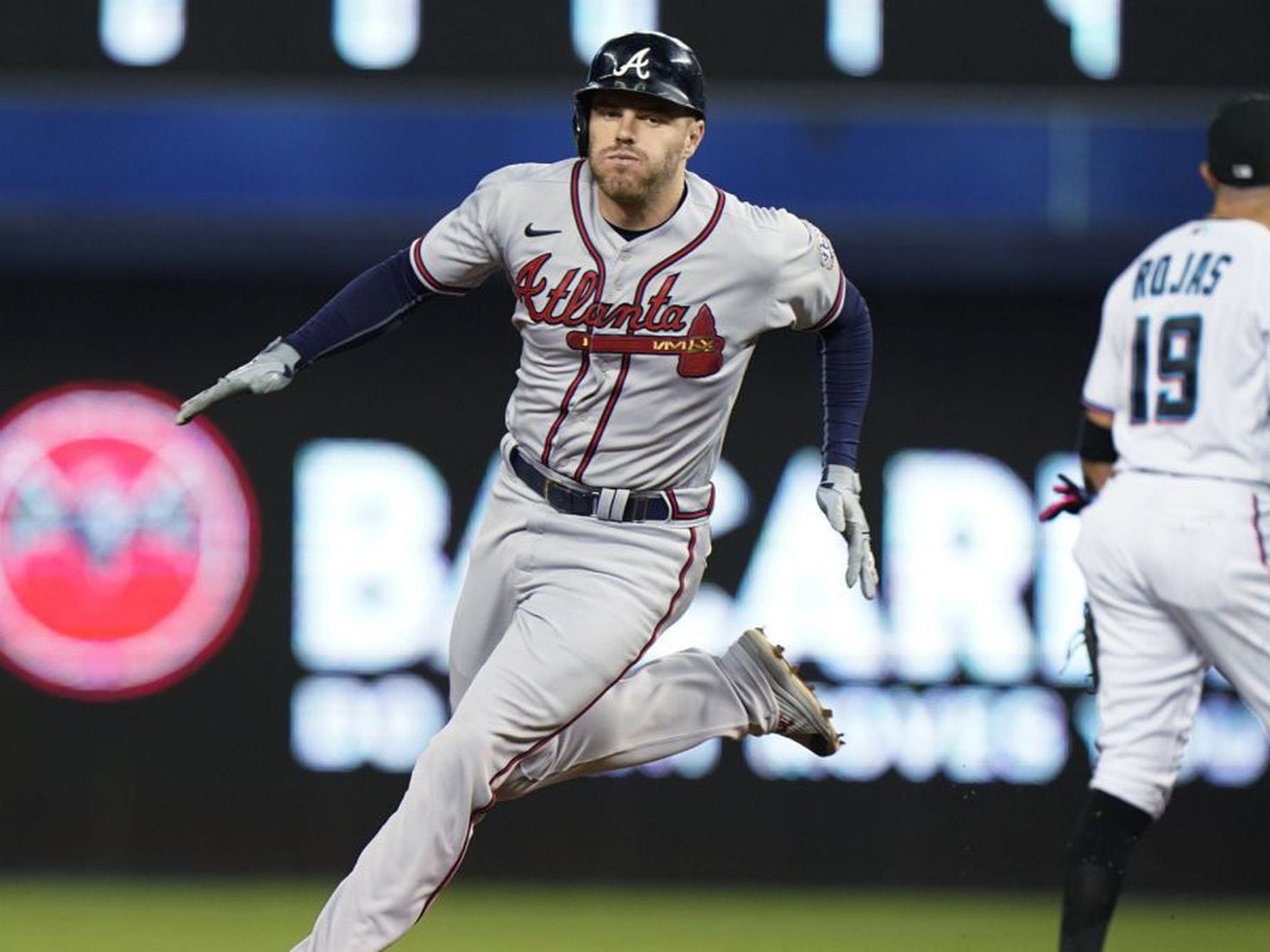 Freddie Freeman Signs with Dodgers for $162 Million - The New York Times