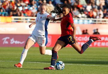 Salma and Jenni both scored twice as Spain beat Norway 4-2.