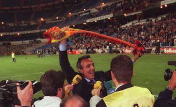 Copa del Rey 1996-1997. (28/06/97). Estadio Santiago Bernabéu. Barcelona-Betis. El Barça ganó 3-2. Los goles de Alfonso, Figo, Finidi, Pizzi y Figo, de nuevo, en la prorroga minuto 114. Joan Gaspart.