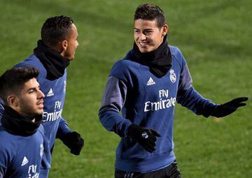 Real Madrid's midfielder James Rodriguez (R) chats with his teammate during a training session at Mitsuzawa stadium in Yokohama