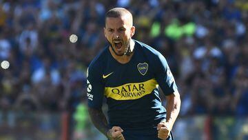 BUENOS AIRES, ARGENTINA - FEBRUARY 03: Dario Benedetto of Boca Juniors celebrates after scoring the first goal of his team during a match between Boca Juniors and Godoy Cruz as part of Superliga 2018/19 at Estadio Alberto J. Armando on February 3, 2019 in Buenos Aires, Argentina. (Photo by Amilcar Orfali/Getty Images)