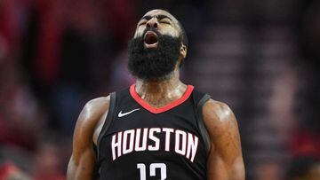 James Harden festeja con rabia el triple decisivo en la victoria de los Rockets sobre los Pelicans.