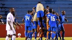 Selección de Honduras sufre una nueva derrota en condición de local, ante Curazao, y su afición se fue molesta del Olímpico de San Pedro Sula.