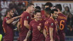 Los jugadores del Roma celebran uno de sus cuatro goles al Plzen. El equipo de la capital est&aacute; clasificado.